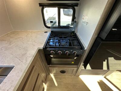 2025 Coachmen Freedom Express Ultra Lite 259FKDS   - Photo 17 - Goshen, IN 46526