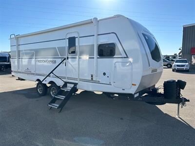 2025 Coachmen Freedom Express Ultra Lite 259FKDS   - Photo 4 - Goshen, IN 46526