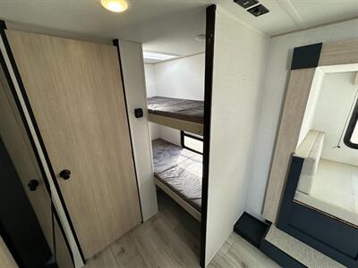 2025 Prime Time Avenger 17BHS   - Photo 15 - Goshen, IN 46526