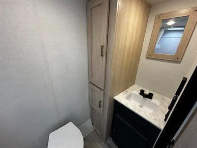 2025 Prime Time Avenger 17FQS   - Photo 14 - Goshen, IN 46526