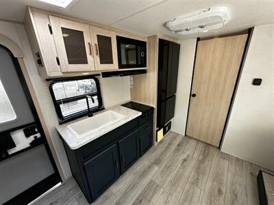 2025 Prime Time Avenger 17FQS   - Photo 10 - Goshen, IN 46526