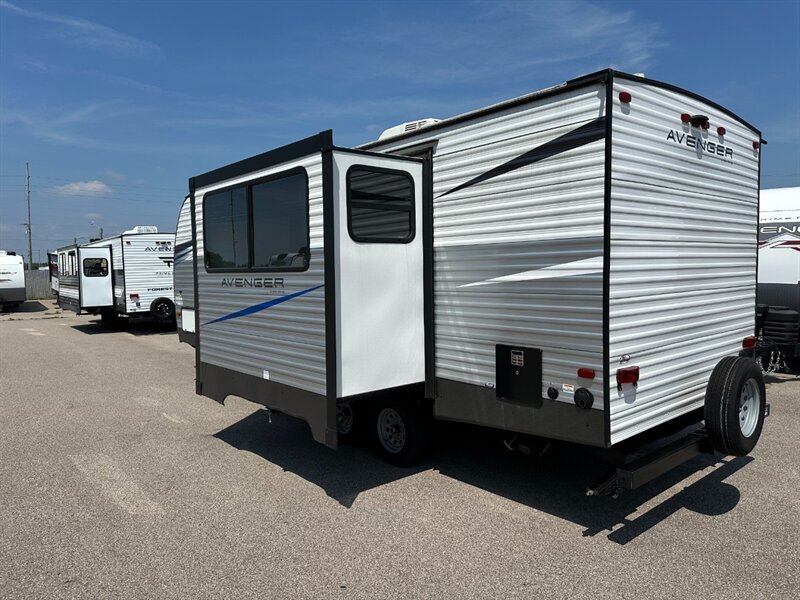 2021 Prime Time Avenger 21RBS - Photo 3 - Goshen, IN 46526