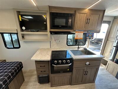 2026 Coachmen Freedom Express Ultra Lite 192RBS   - Photo 14 - Goshen, IN 46526