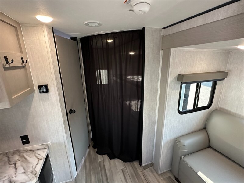 2026 Coachmen Apex Ultra-Lite 246BARV - Photo 32 - Goshen, IN 46526