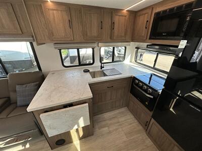 2026 Coachmen Freedom Express Ultra Lite 274RKS   - Photo 24 - Goshen, IN 46526