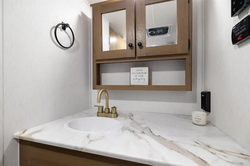 2026 Coachmen Apex Nano 216RKS - Photo 9 - Goshen, IN 46526