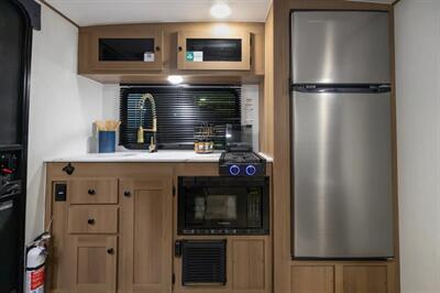 2026 Coachmen Apex Nano 216RKS - Photo 6 - Goshen, IN 46526