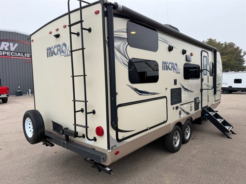 2019 Forest River Flagstaff Micro Lite 25BRDS  