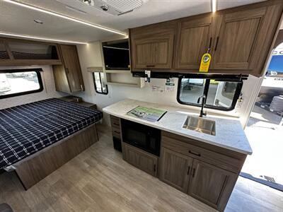 2026 Coachmen Freedom Express Select 19SE   - Photo 10 - Goshen, IN 46526