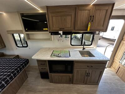 2026 Coachmen Freedom Express Select 19SE   - Photo 19 - Goshen, IN 46526