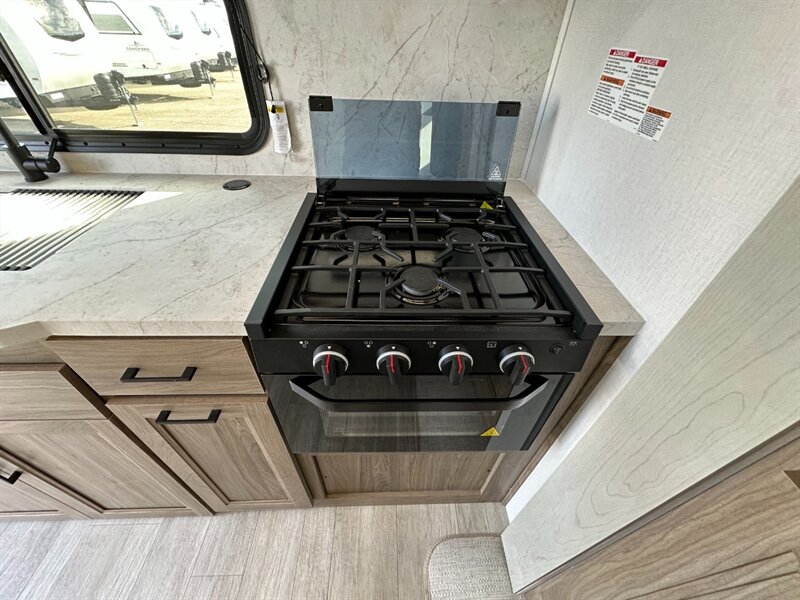 2026 Coachmen Freedom Express Ultra Lite 245RKS - Photo 13 - Goshen, IN 46526