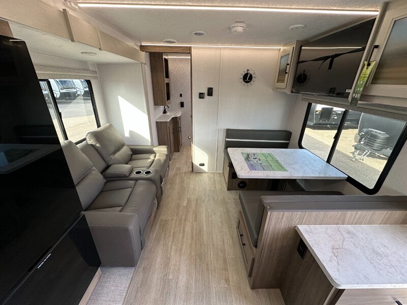 2026 Coachmen Freedom Express Ultra Lite 245RKS - Photo 16 - Goshen, IN 46526