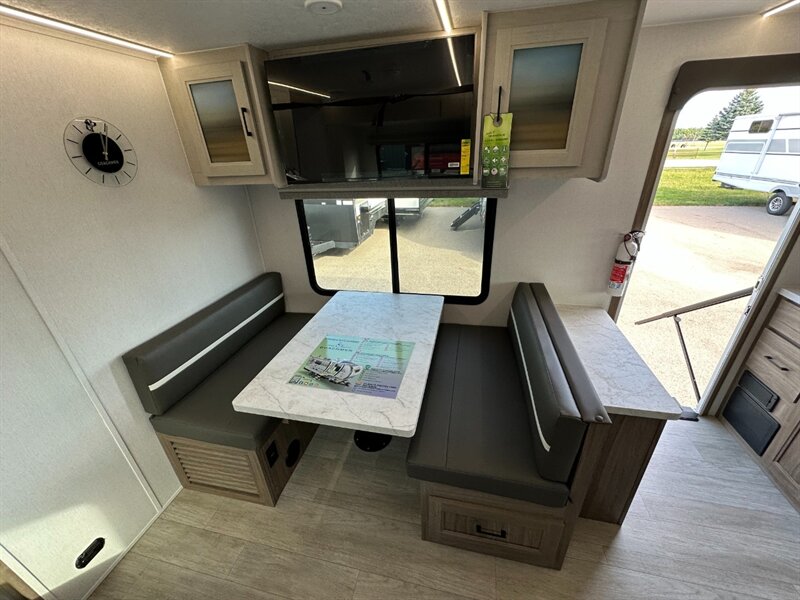 2026 Coachmen Freedom Express Ultra Lite 245RKS - Photo 15 - Goshen, IN 46526