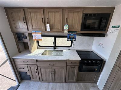 2026 Coachmen Freedom Express Ultra Lite 245RKS - Photo 12 - Goshen, IN 46526