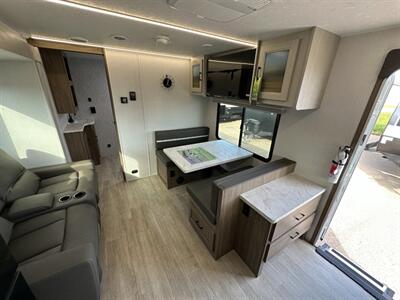 2026 Coachmen Freedom Express Ultra Lite 245RKS - Photo 10 - Goshen, IN 46526