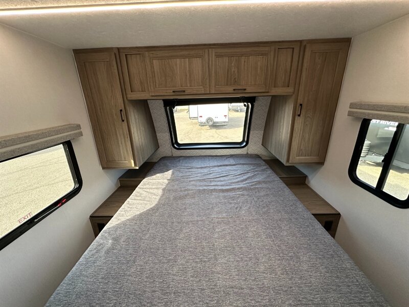2026 Coachmen Freedom Express Ultra Lite 245RKS - Photo 22 - Goshen, IN 46526