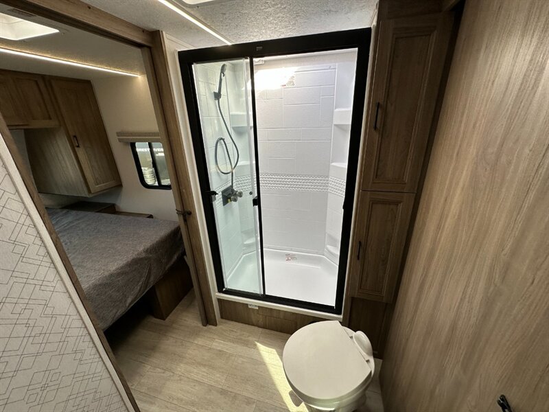 2026 Coachmen Freedom Express Ultra Lite 245RKS - Photo 19 - Goshen, IN 46526