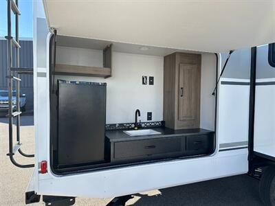 2026 Coachmen Freedom Express Ultra Lite 326BHDS - Photo 9 - Goshen, IN 46526