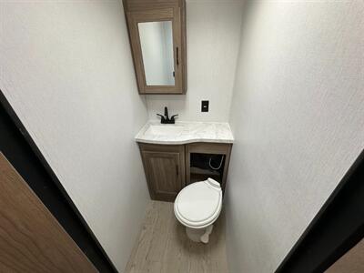 2026 Coachmen Freedom Express Ultra Lite 326BHDS - Photo 23 - Goshen, IN 46526