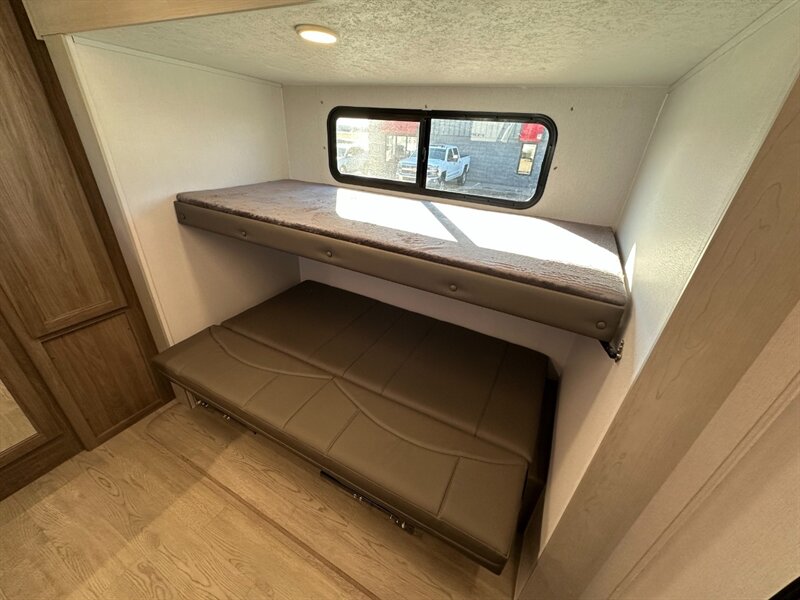 2026 Coachmen Freedom Express Ultra Lite 326BHDS - Photo 20 - Goshen, IN 46526