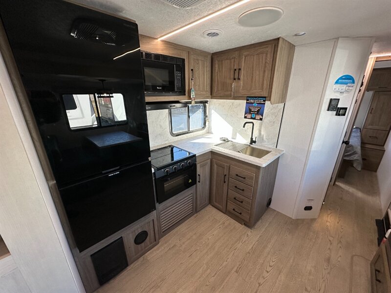 2026 Coachmen Freedom Express Ultra Lite 326BHDS - Photo 14 - Goshen, IN 46526