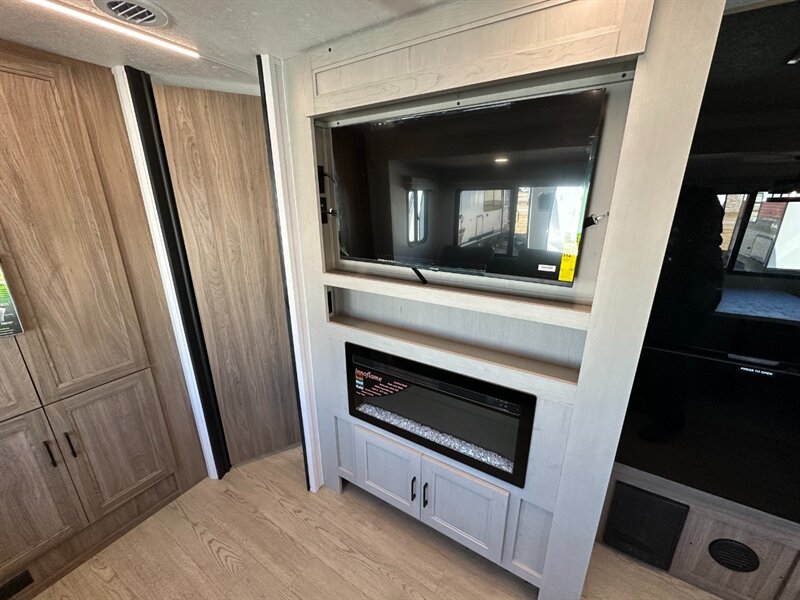 2026 Coachmen Freedom Express Ultra Lite 326BHDS - Photo 15 - Goshen, IN 46526