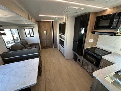 2026 Coachmen Freedom Express Ultra Lite 326BHDS - Photo 12 - Goshen, IN 46526