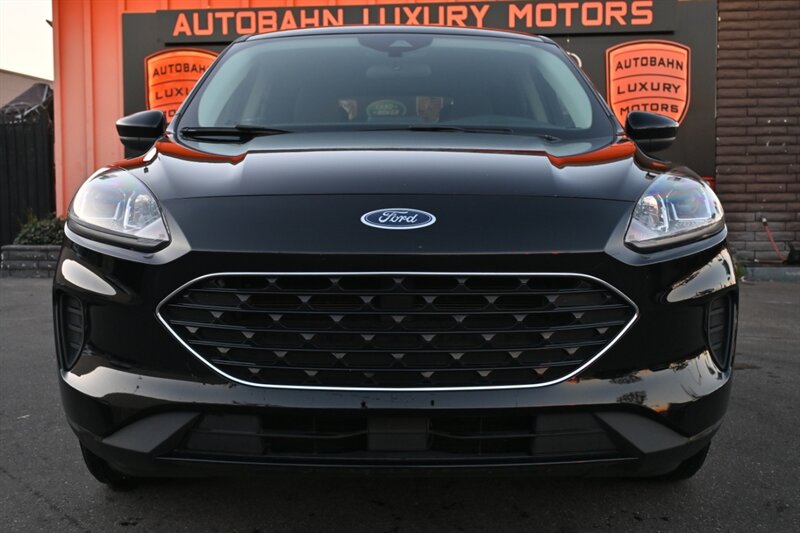 2022 Ford Escape Hybrid SE  