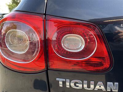 2010 Volkswagen Tiguan SE 4Motion   - Photo 11 - Norwalk, CA 90650-2241