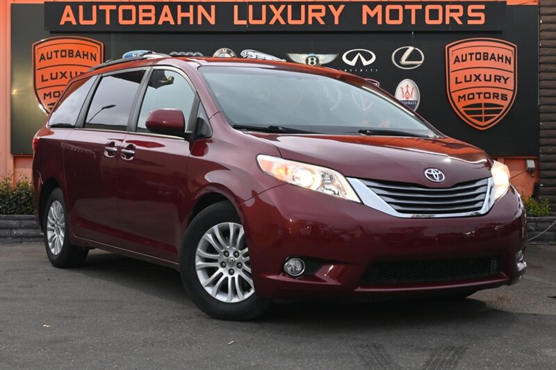 2015 Toyota Sienna XLE Premium 8-Passenger  