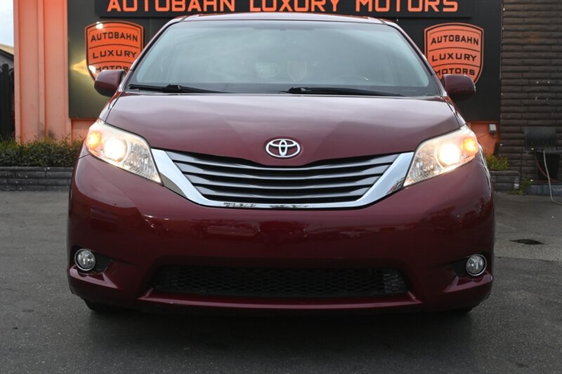 2015 Toyota Sienna XLE Premium 8-Passenger  