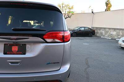 2020 Chrysler Pacifica Hybrid Limited Red S   - Photo 10 - Norwalk, CA 90650-2241