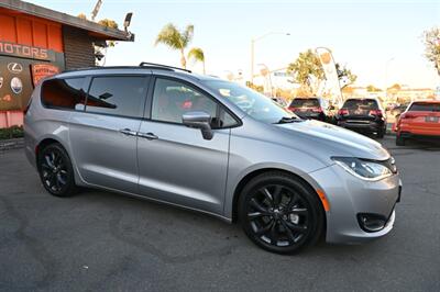 2020 Chrysler Pacifica Hybrid Limited Red S   - Photo 13 - Norwalk, CA 90650-2241