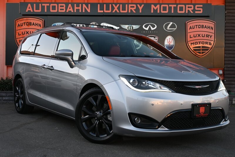 2020 Chrysler Pacifica Hybrid Limited Red S   - Photo 1 - Norwalk, CA 90650-2241