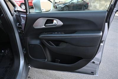 2020 Chrysler Pacifica Hybrid Limited Red S   - Photo 50 - Norwalk, CA 90650-2241