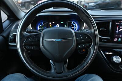 2020 Chrysler Pacifica Hybrid Limited Red S   - Photo 28 - Norwalk, CA 90650-2241