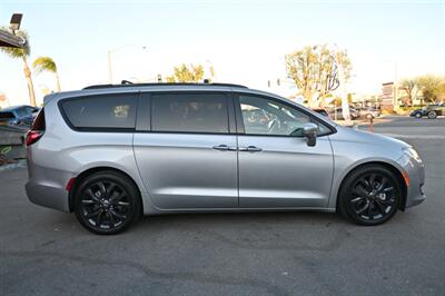 2020 Chrysler Pacifica Hybrid Limited Red S   - Photo 12 - Norwalk, CA 90650-2241