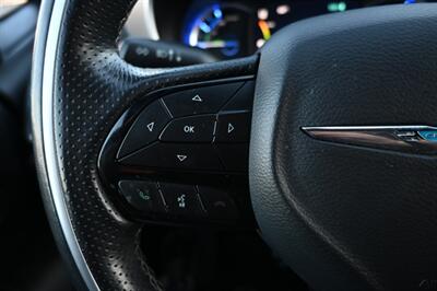 2020 Chrysler Pacifica Hybrid Limited Red S   - Photo 29 - Norwalk, CA 90650-2241