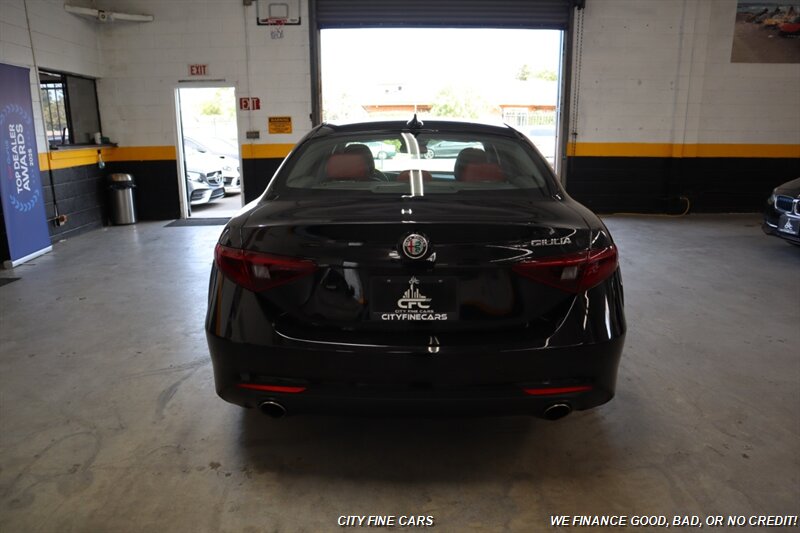 2018 Alfa Romeo Giulia - Photo 8 - Panorama City, CA 91402