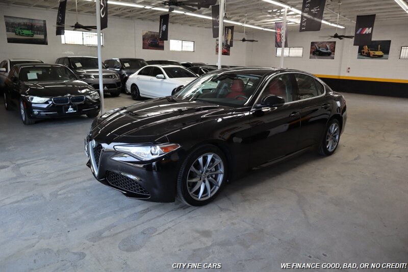 2018 Alfa Romeo Giulia - Photo 2 - Panorama City, CA 91402