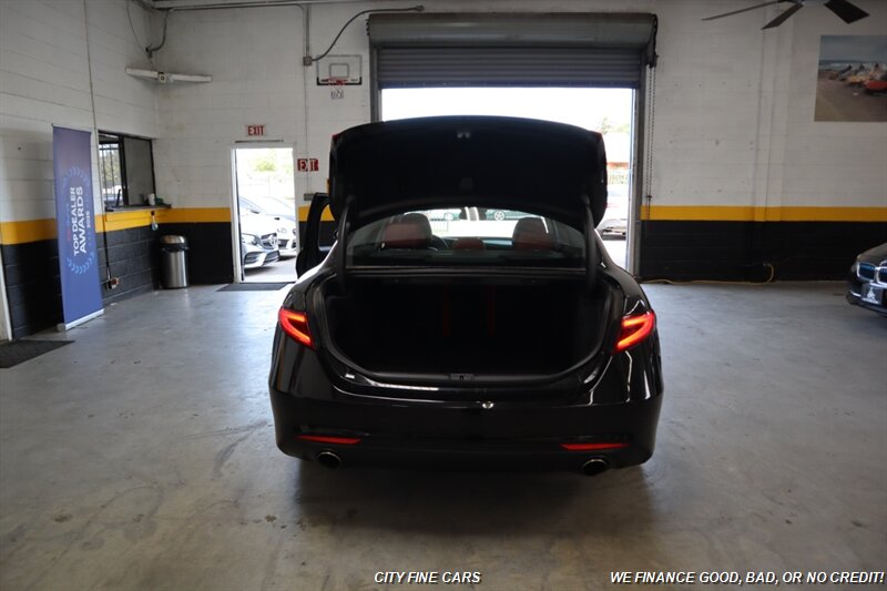 2018 Alfa Romeo Giulia - Photo 30 - Panorama City, CA 91402