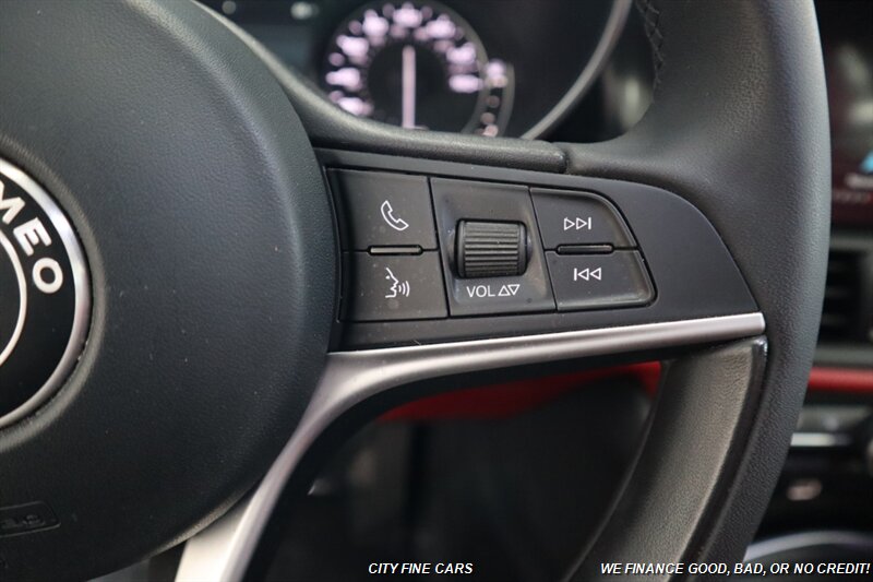 2018 Alfa Romeo Giulia - Photo 18 - Panorama City, CA 91402