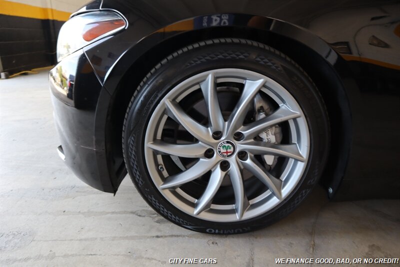 2018 Alfa Romeo Giulia - Photo 4 - Panorama City, CA 91402