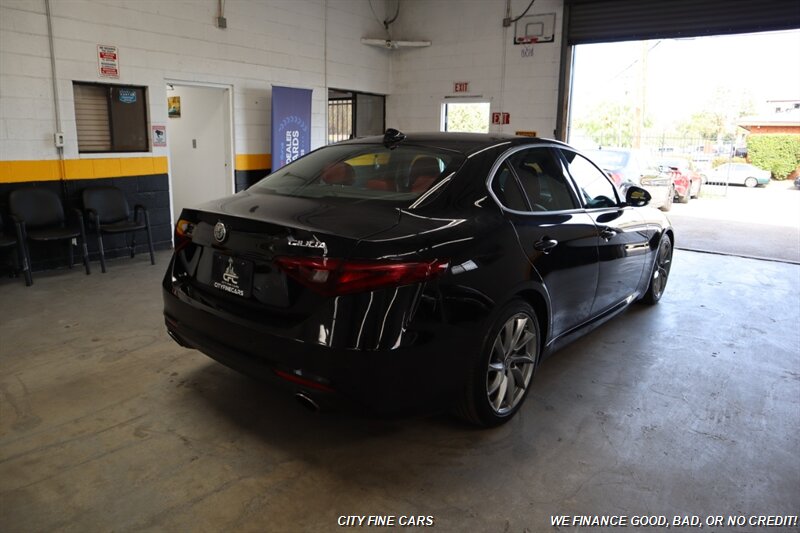 2018 Alfa Romeo Giulia - Photo 9 - Panorama City, CA 91402