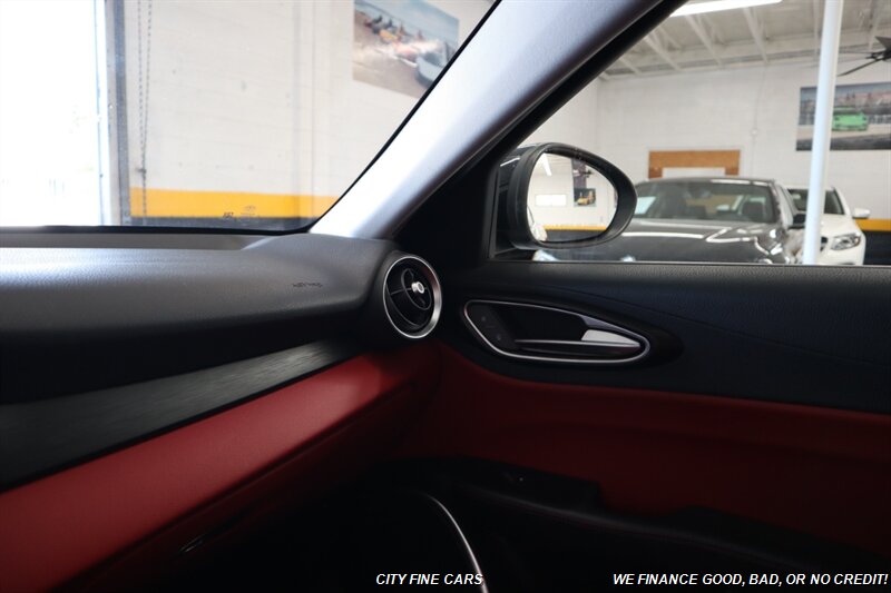 2018 Alfa Romeo Giulia - Photo 24 - Panorama City, CA 91402