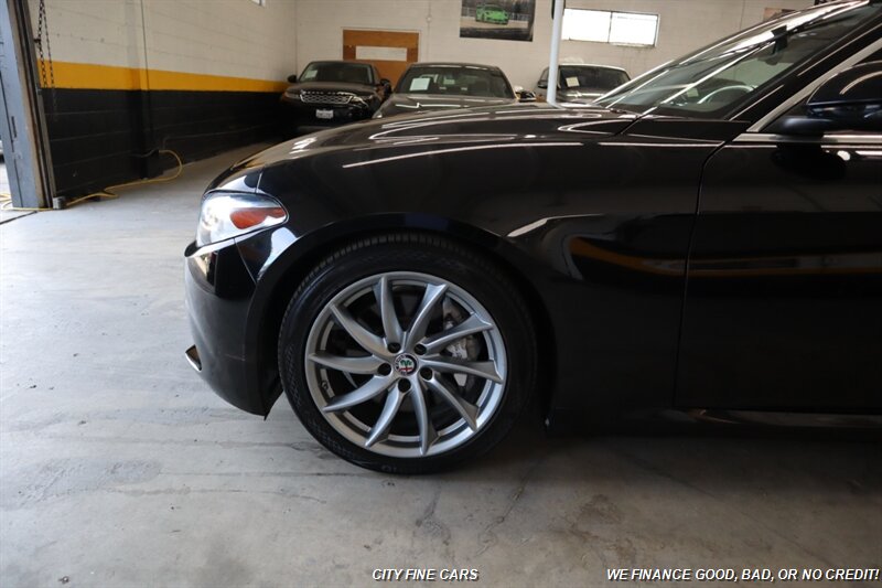 2018 Alfa Romeo Giulia - Photo 3 - Panorama City, CA 91402