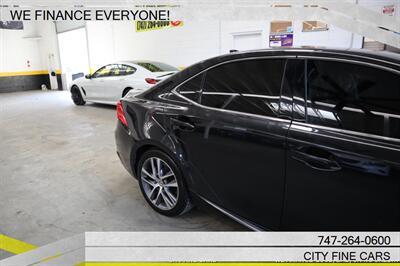 2020 Lexus IS   - Photo 9 - Panorama City, CA 91402
