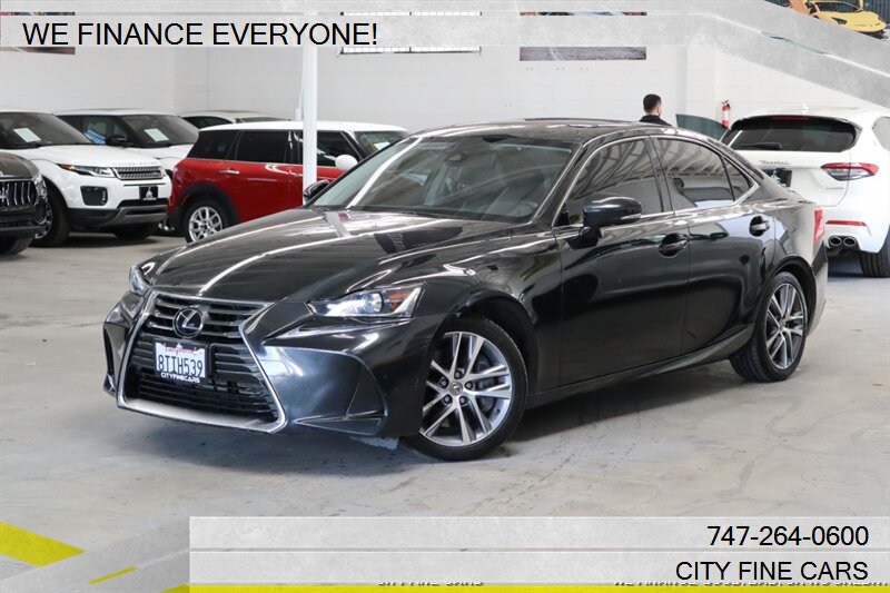 2020 Lexus IS   - Photo 1 - Panorama City, CA 91402