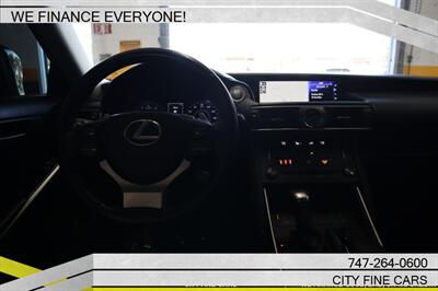 2020 Lexus IS   - Photo 13 - Panorama City, CA 91402