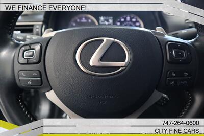 2020 Lexus IS   - Photo 16 - Panorama City, CA 91402